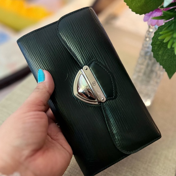 Louis Vuitton trifold Epi wallet - Picture 2 of 9